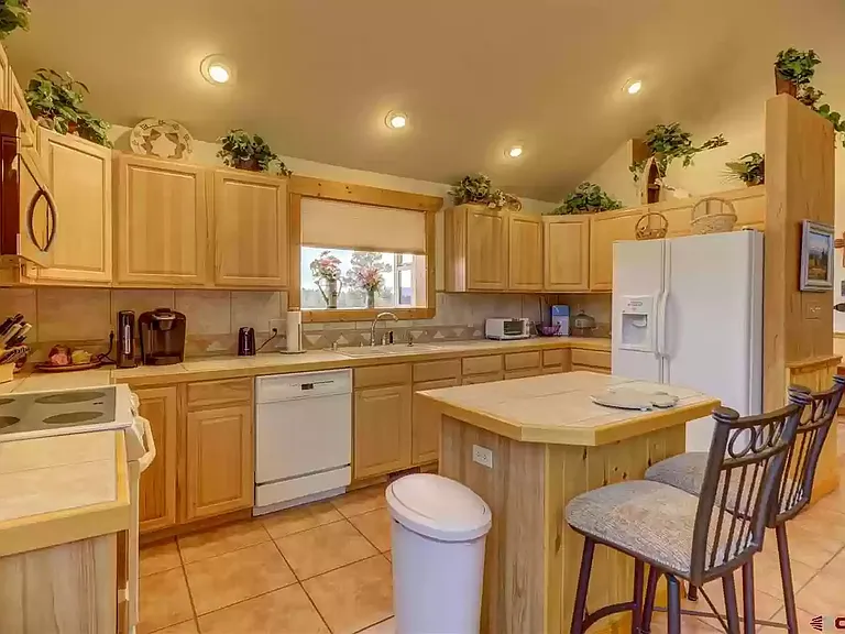 90 Caballero Dr — Photo 8
