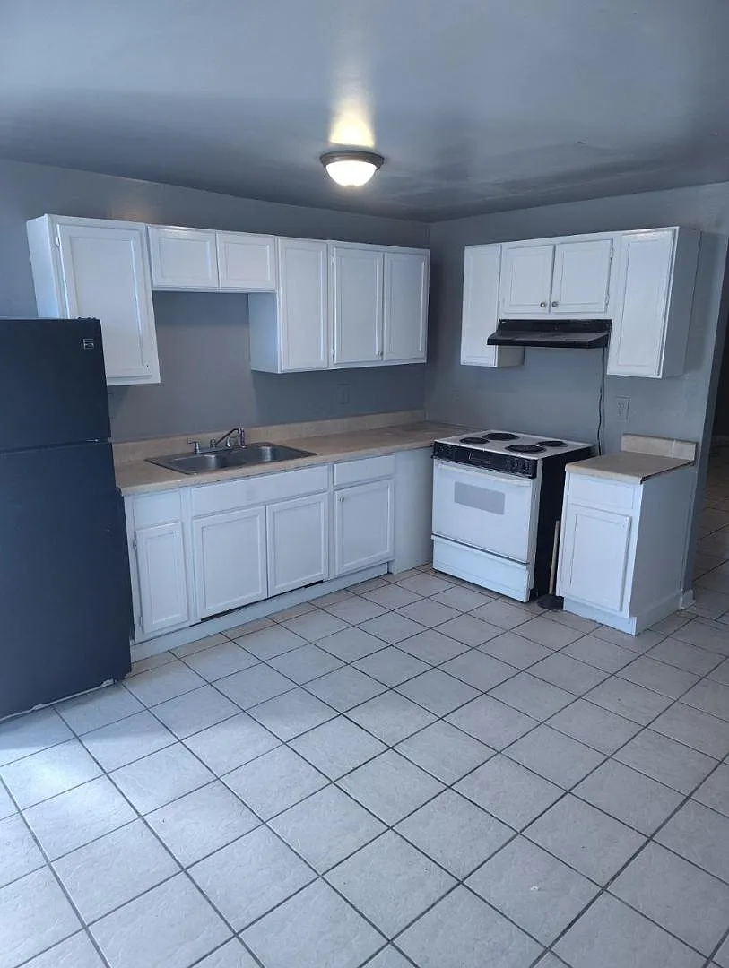 609 Allen Drive - C4 — Photo 1