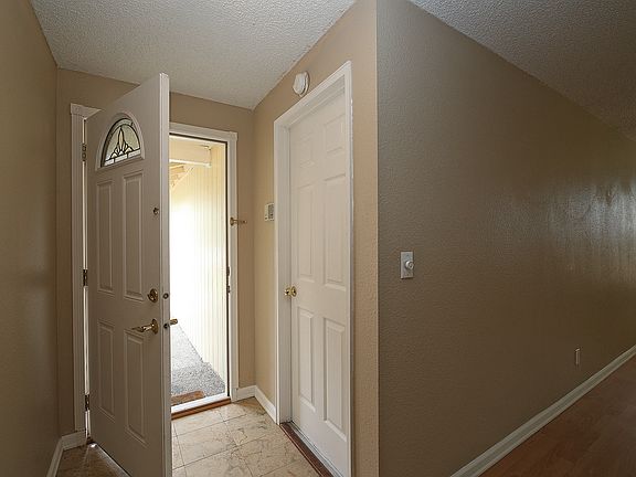 3rd image of 10919 156th Pl NE