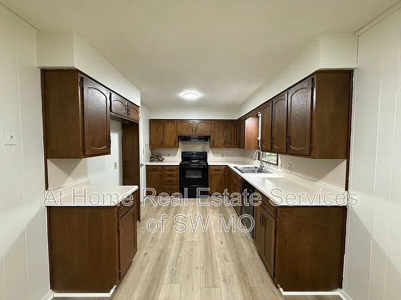 3 bed, 2.0 bath, 1292 sqft, $1,395 — Photo 4