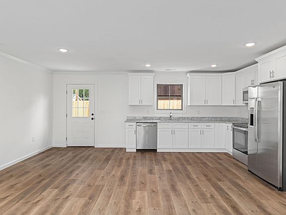 4th image of 335 Knight Dr