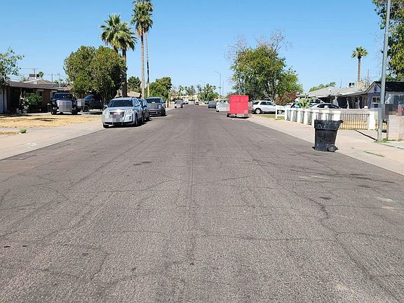 5th image of 608 W 2nd Pl