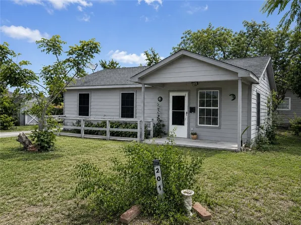 201 E 9th St, Bishop, TX 78343