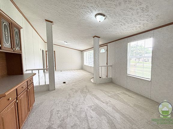 4th image of 68 Honeysuckle Dr
