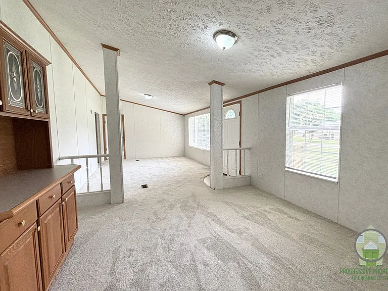 68 Honeysuckle Dr — Photo 4