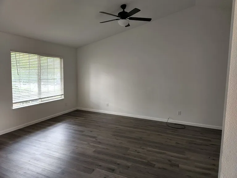 8121 Quartz Ln — Photo 2