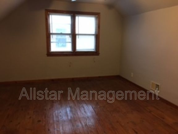 4th image of 5607 Westlake Ave