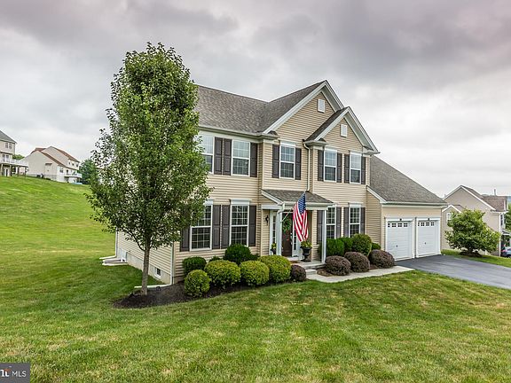 2nd image of 220 Coleridge Ln