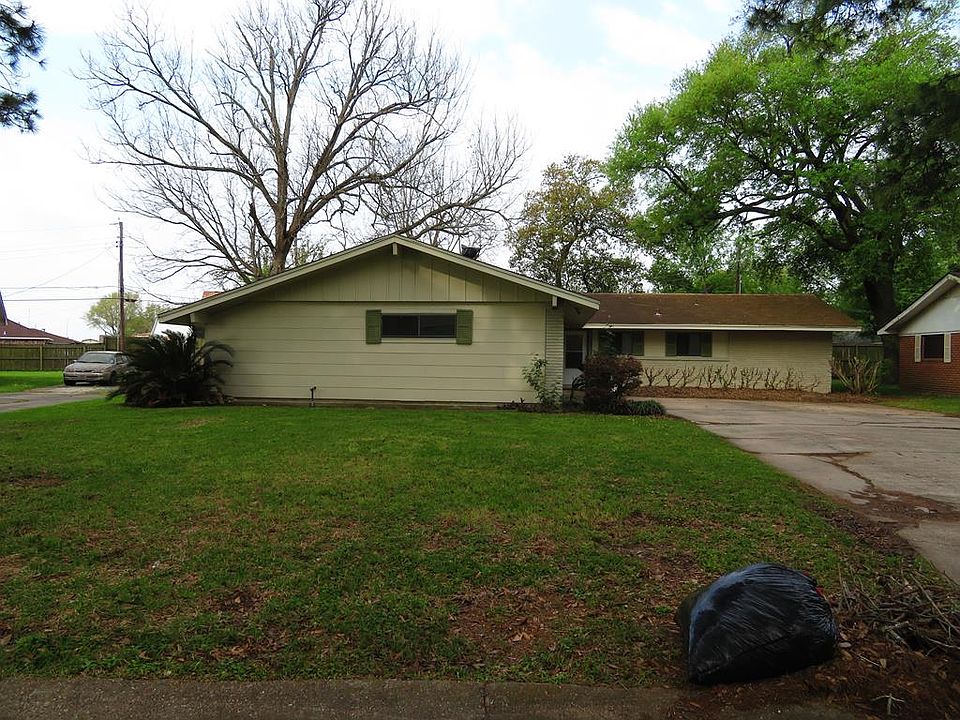1st image of 911 Circle Dr