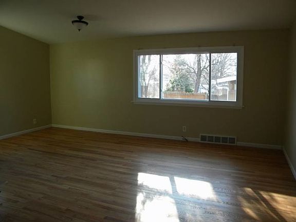 2nd image of 45 Waterford Dr