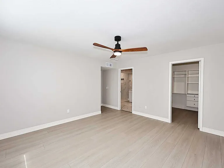2131 E Geneva Dr — Photo 13