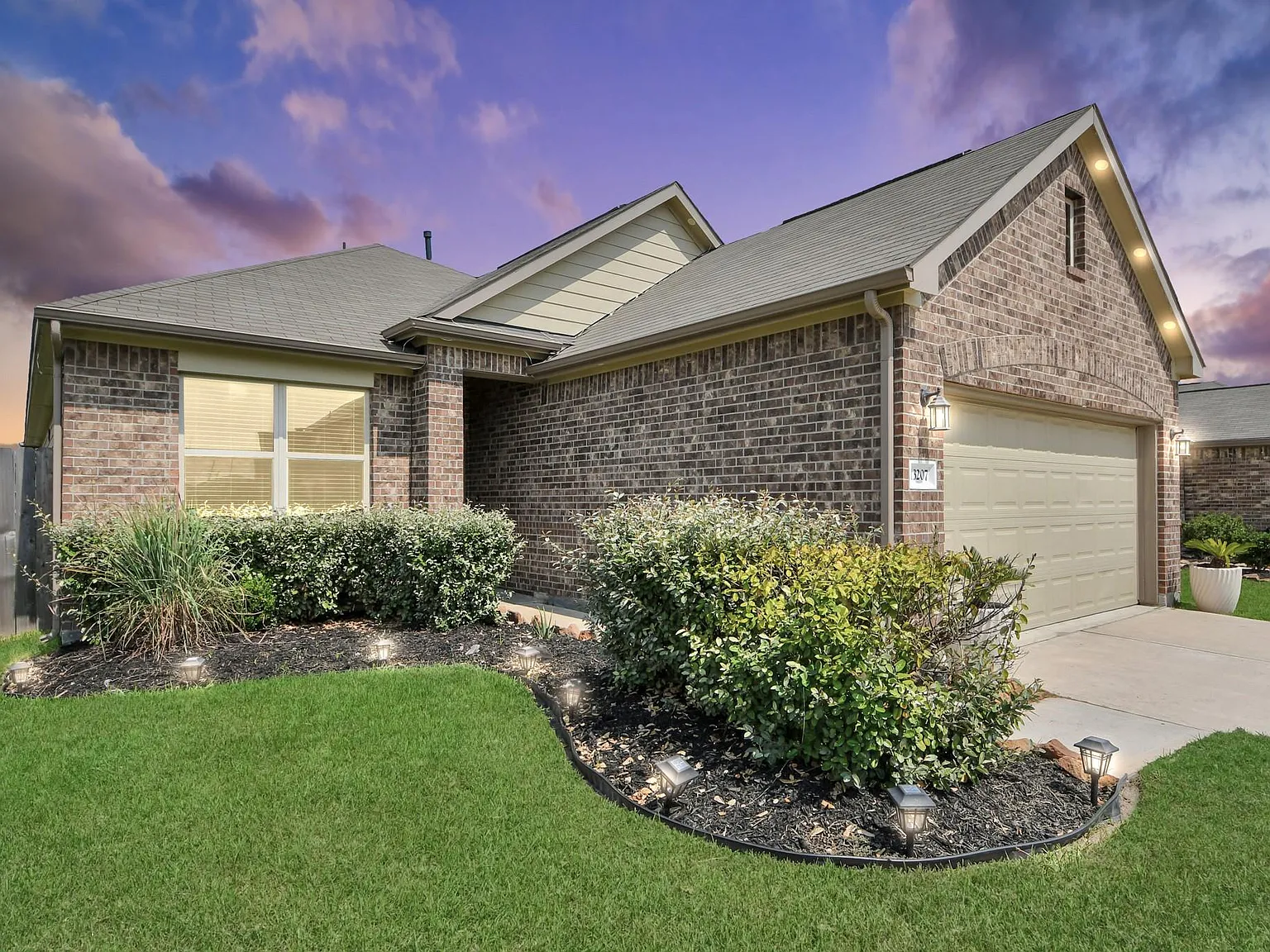 4 bed, 3.0 bath, 1756 sqft, $2,050 — Photo 4