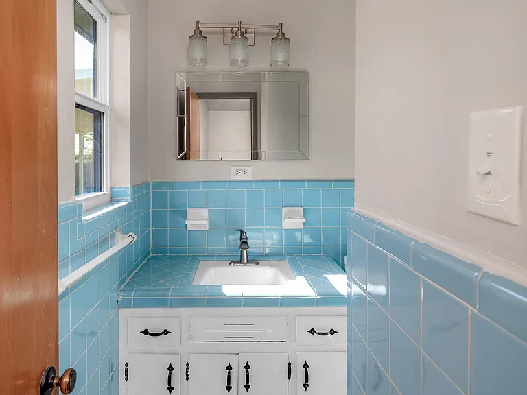 1502 NW 48th St — Photo 17