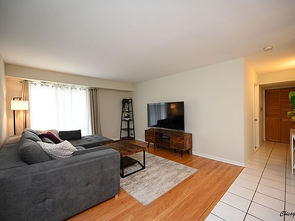 3rd image of 1527 N Windsor Dr APT 206