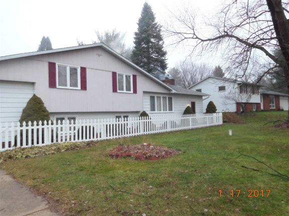 4th image of 18319 Clairmont Dr