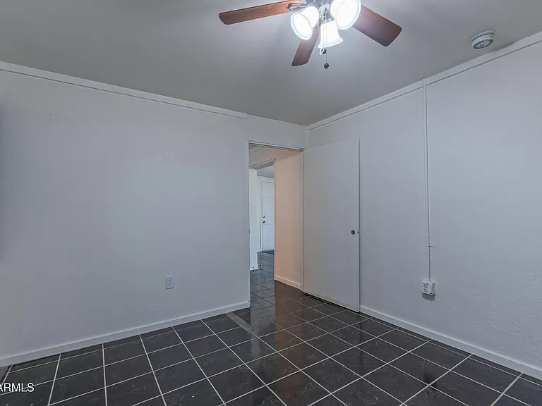 5946 W Myrtle Ave — Photo 5
