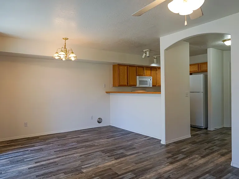1505-1519 W Hyacinth Ln #D — Photo 8