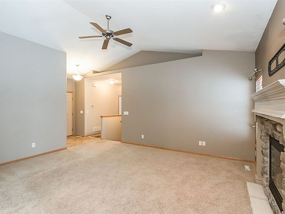5th image of 750 Berkshire Ln