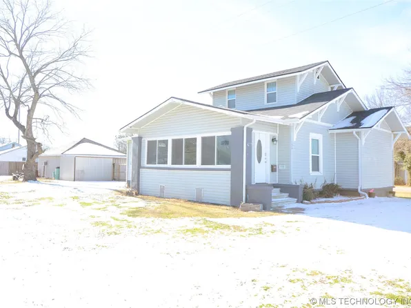 124 W 7th St, Stroud, OK 74079