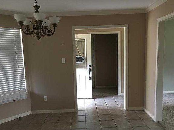 dining to foyer