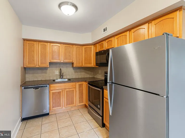 222 Washington Pl #222 — Photo 4