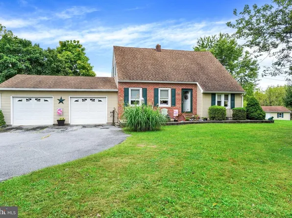 64 Locust Point Rd, Manchester, PA 17345