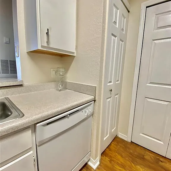 5467 Vineland Rd #6301 — Photo 17