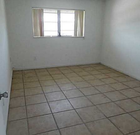 4th image of 15205 NE 6th Ave APT D303