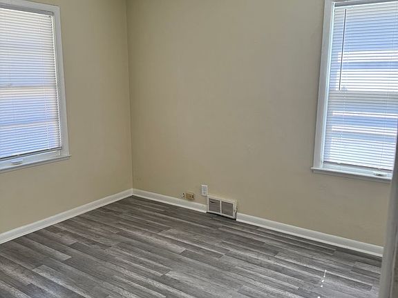 4th image of 1660 Centennial Ave