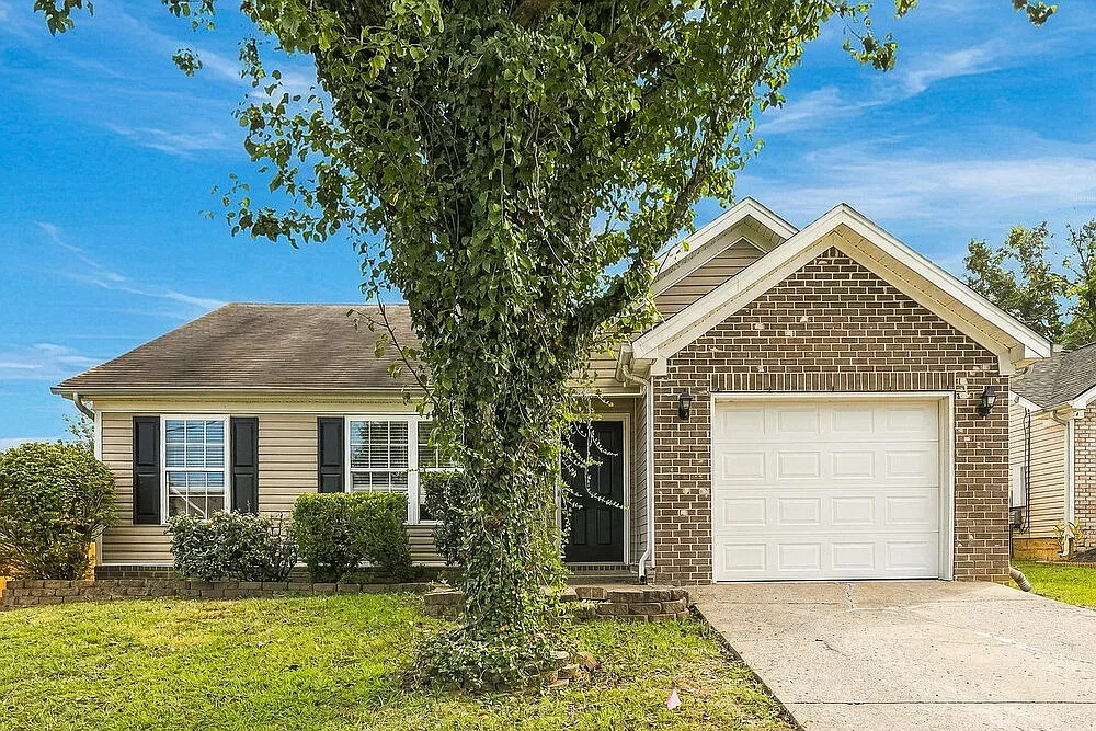 3 bed, 2.0 bath, 1220 sqft, $1,835 — Photo 1