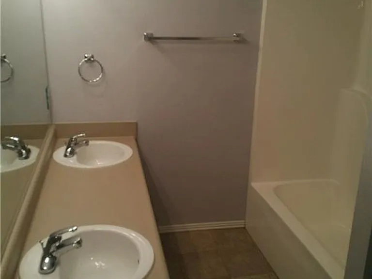 946 W Peachtree Dr — Photo 8