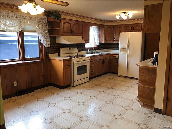 2nd image of 180 Diane Dr