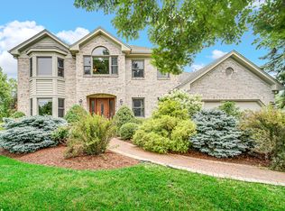 6 Red Hawk Dr, Oswego, IL 60543