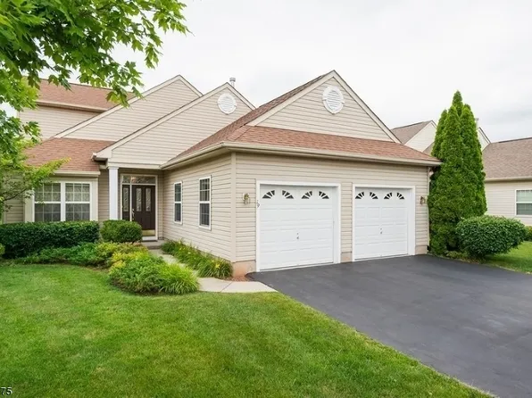 19 Esplanade Dr, Franklin Twp., NJ 08873