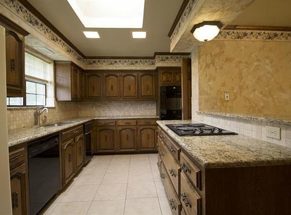 2nd image of 16627 Dundrennan Ln