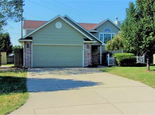 2333 S Rutledge Cir, Wichita, KS 67209