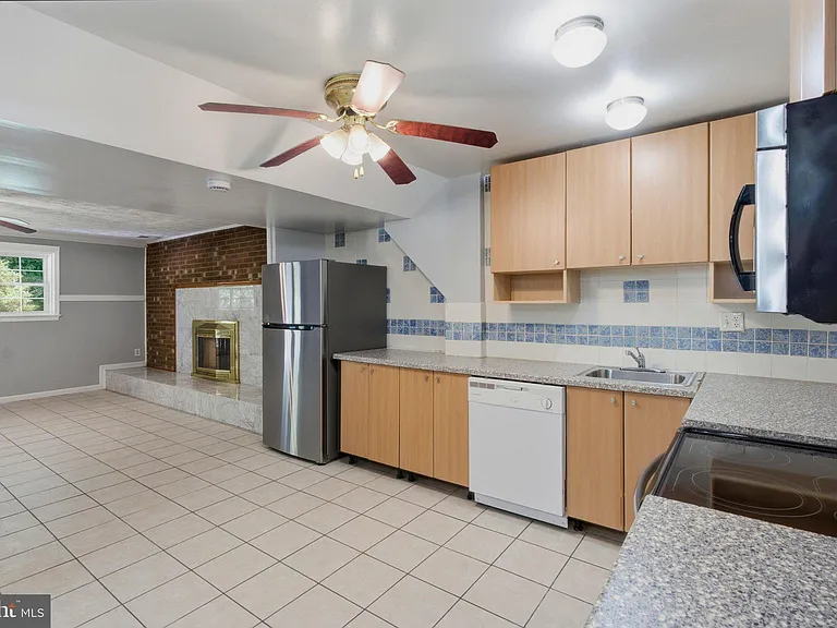 4915 Powell Rd — Photo 17