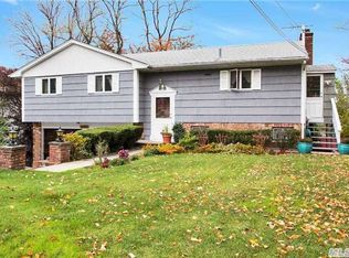 11 Michael F St, Locust Valley, NY 11560