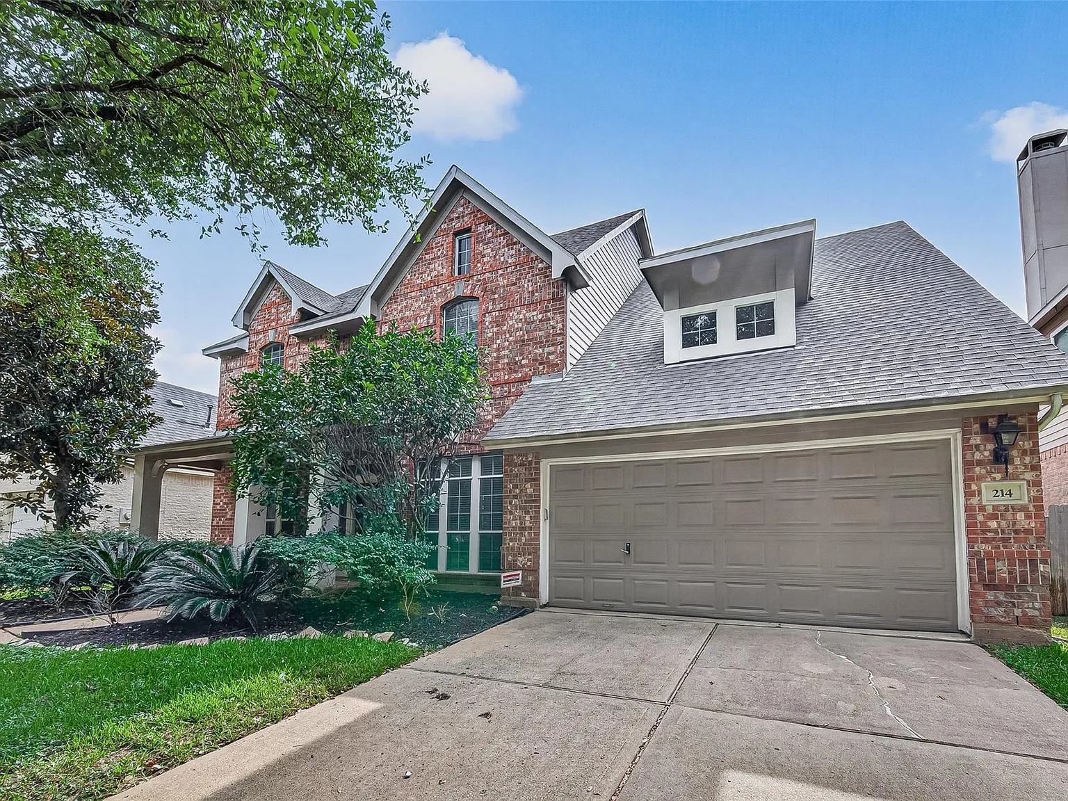 4 bed, 3.5 bath, 2822 sqft, $2,990 — Photo 2