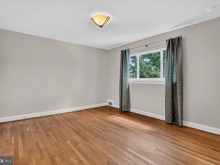 2333 Huidekoper Pl NW — Photo 13