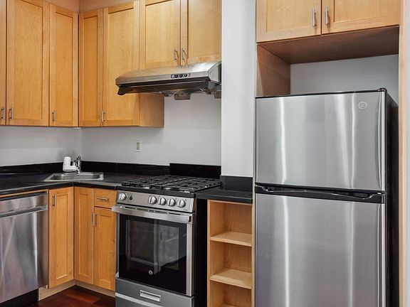 5th image of 15 Saint Marks Pl APT 2A