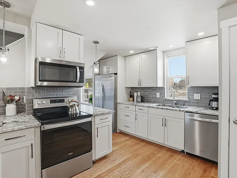 4004 Main St — Photo 10