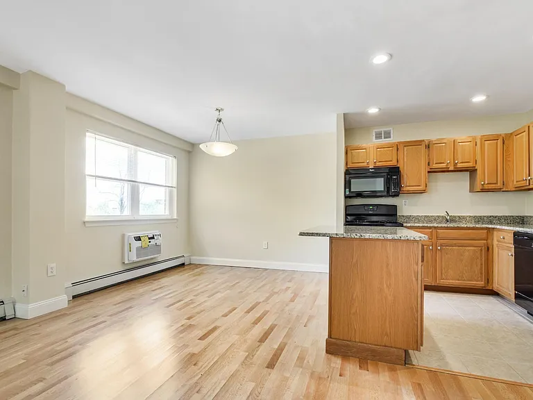 Heritage House Apartments — Photo 32