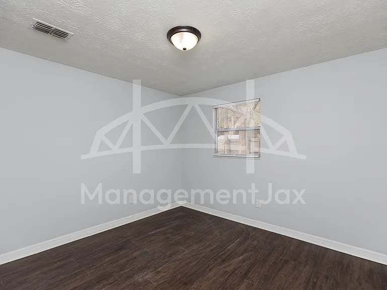 2661 W 25th St — Photo 9