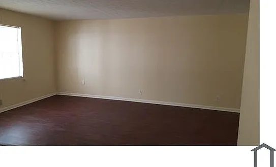 630 Larchmont Dr NW #630 — Photo 2