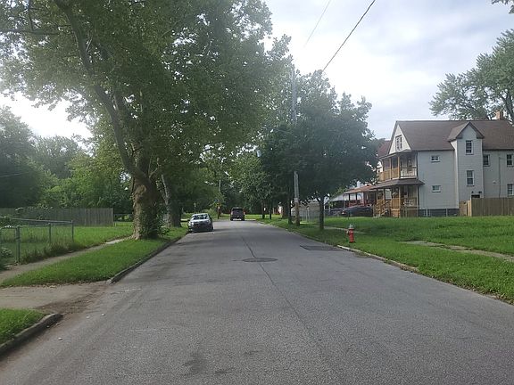 4th image of 691 E 115th St