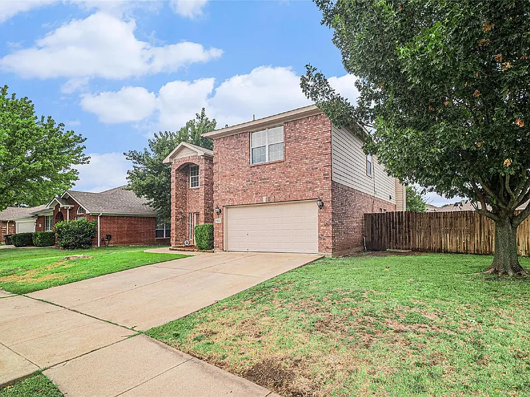 9600 Fox Hill Dr — Photo 2