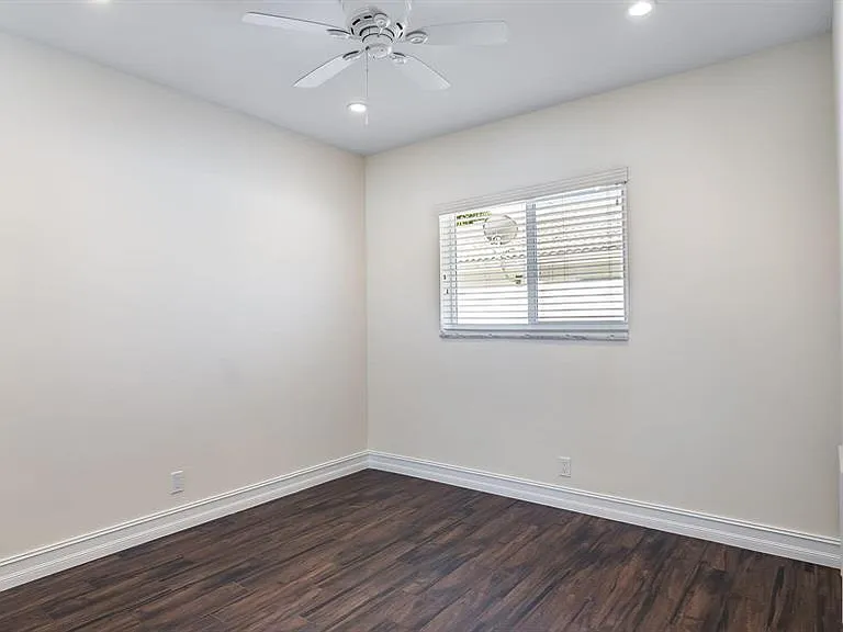 1041 SW 4th St — Photo 25