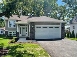 7573 Cronin Ave, Justice, IL 60458