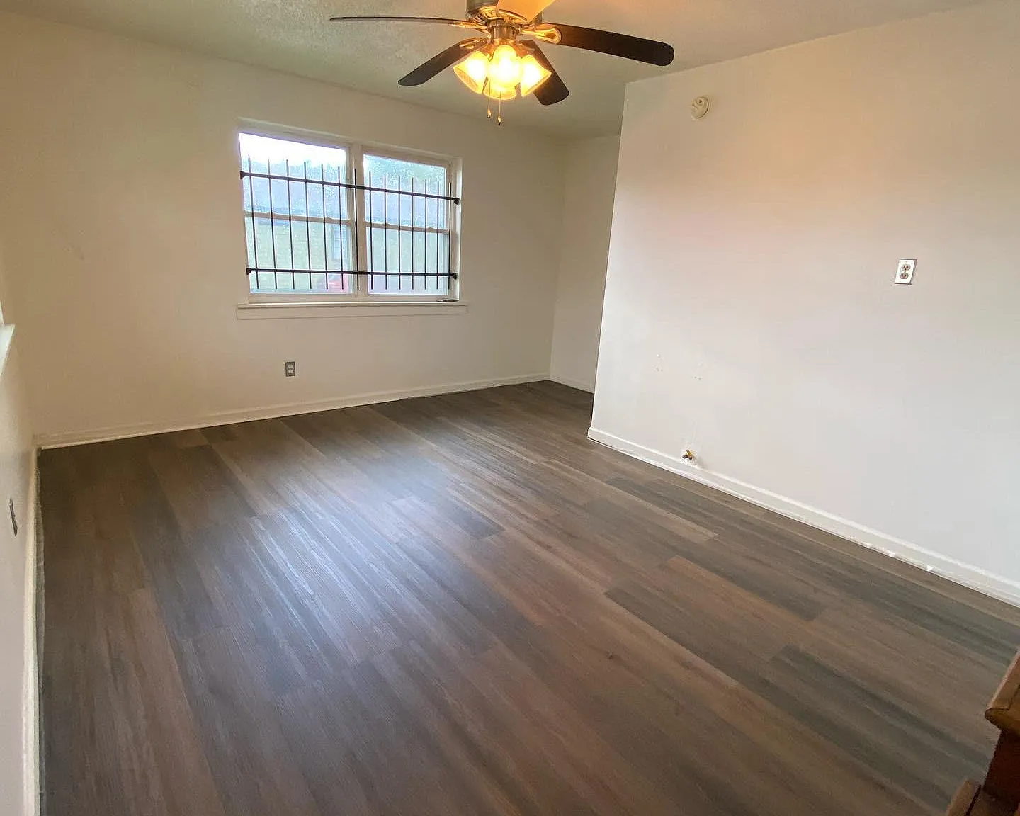 2400 Annette St — Photo 2